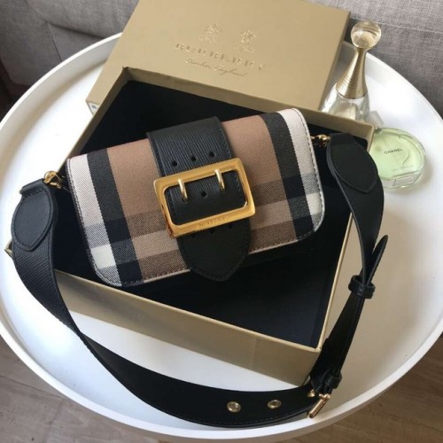 BURBERRY Hampshire vintage kockás bőr crossbody táska 24581 fekete