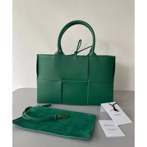 Bottega Veneta ARCO TOTE Kisméretű intrecciato szemcsés bőr táska 652867 RAINTREE
