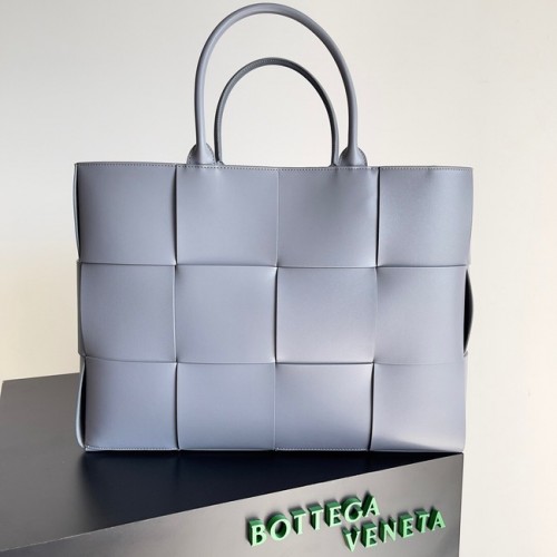 Bottega Veneta ARCO TOTE Nagyméretű, szemcsés bőr táska 652868 szürke