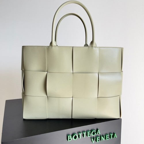 Bottega Veneta ARCO TOTE Nagyméretű intrecciato szemcsés bőr táska 652868 világosszürke