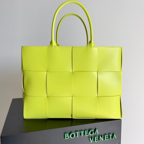 Bottega Veneta ARCO TOTE Nagyméretű, szemcsés bőr táska 652868 sárga