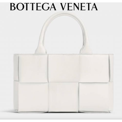 Bottega Veneta ARCO TOTE Kis intrecciato szemcsés bőr táska 709337 fehér