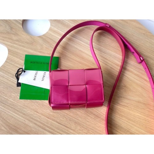 Bottega Veneta CASSETTE Mini intrecciato texturált bőr crossbody táska 666688 rose