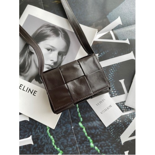 Bottega Veneta cukorkazetta A666688 Kávé