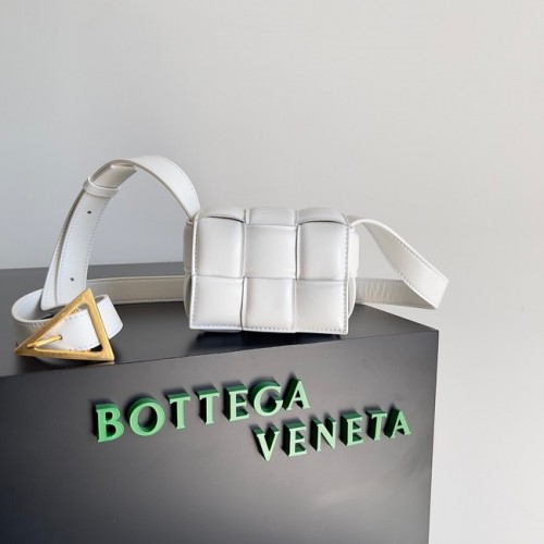 Bottega Veneta Candy párnázott kazetta 716648 fehér