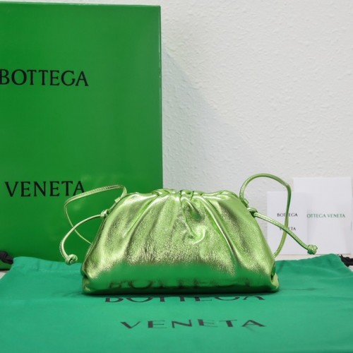 Bottega Veneta Mini intrecciato bőr kuplung szíjjal 585852 zöld