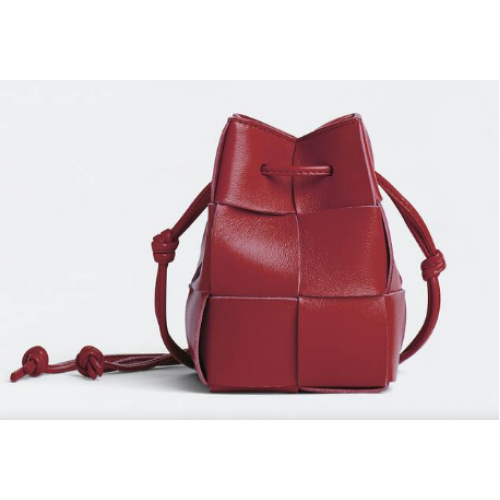 Bottega Veneta Mini Intreccio bőr Crossbody Bucket Bag 680217 piros