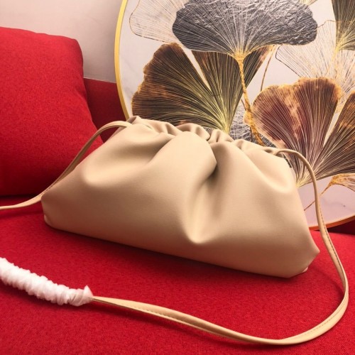 Bottega Veneta Nappa báránybőr puha válltáska 9722 Nude