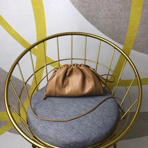 Bottega Veneta Nappa báránybőr puha válltáska 98057 barna