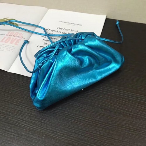 Bottega Veneta Nappa báránybőr puha, széles nagyméretű válltáska 585852 kék