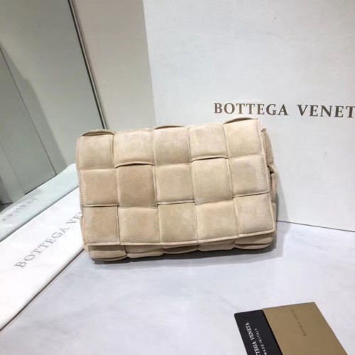 Bottega Veneta BÉLZETT KAZETTÁS TÁSKA velúr 591970 Gipsz