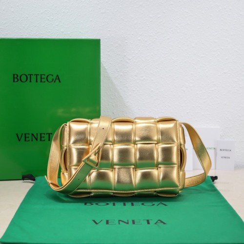Bottega Veneta párnázott kazetta 591970 arany