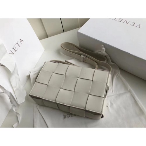 Bottega Veneta báránybőr szövésű eredeti bőr 578004 törtfehér