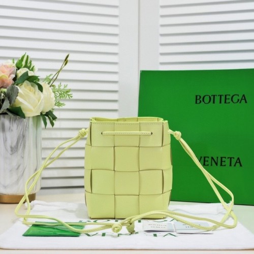 Bottega Veneta Kis Kazettás Vödrös Táska 680218 Csillogó Zöld