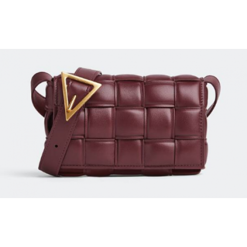 Bottega Veneta kis párnázott kazetta 717506 Barolo