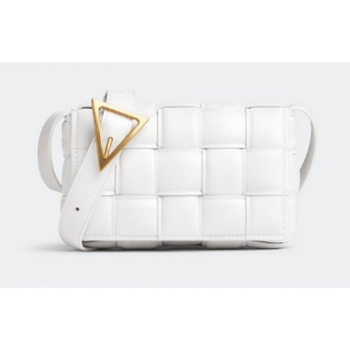 Bottega Veneta kis párnázott kazetta 717506 fehér