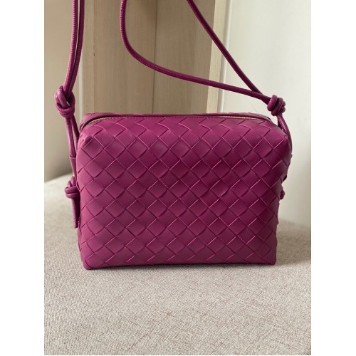 Bottega Veneta Kisméretű intrecciato bőr kereszttartó táska 680255 CINNABAR