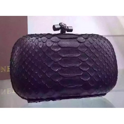 Bottega Veneta kígyóbőr csomós kuplung BV8653 fekete