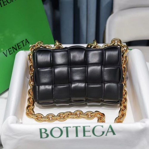 Bottega Veneta A LÁNCKAZETTÁS SZÁLLÍTÁSÚ 631421 fekete