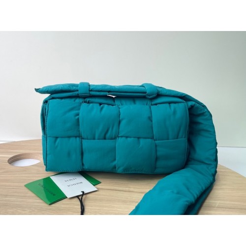 Bottega Veneta nylon válltáska 591977 kék