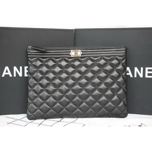 Fiú Chanel Chevron Fekete Báránybőr Kistáska A69253