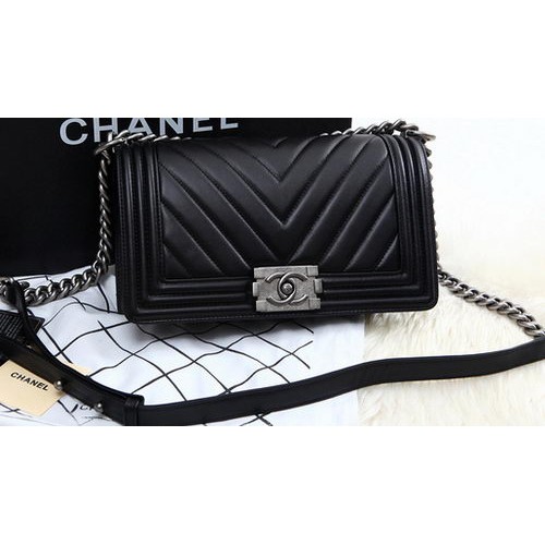 Fiú Chanel Flap Bag Borjúbőr Chevron Steppelő A67086 Fekete