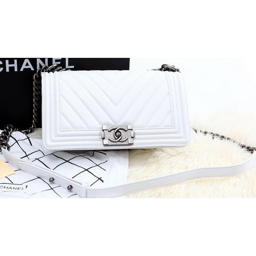 Fiú Chanel Flap Bag Borjúbőr Chevron Steppelő A67086 Fehér
