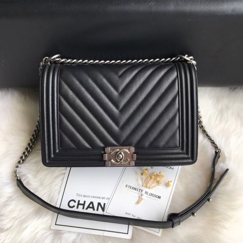 Fiú Chanel Zsebtáska Eredeti Chevron Bőr A67087V Fekete