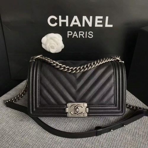 Chanel eredeti Chevron bőr 67086 fiú táska fekete