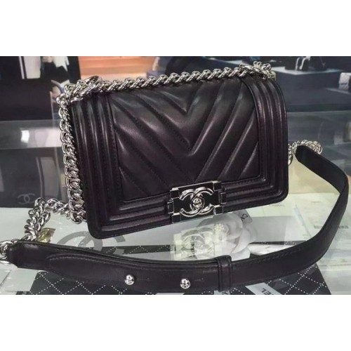 Fiú Chanel mini fedeles táska eredeti chevron nubuk bőrből A5707 fekete
