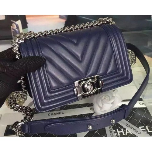 Fiú Chanel mini fedeles táska eredeti chevron nubuk bőrből A5707 királykék