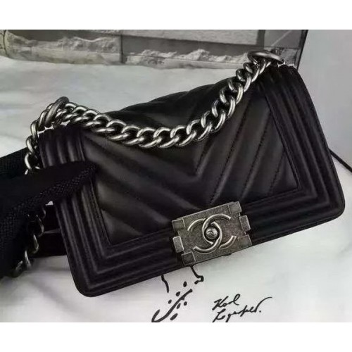 Fiú Chanel mini fedeles táska eredeti chevron báránybőrből A5707 fekete