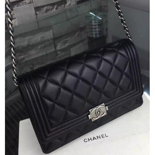 Fiú Chanel mini fedeles táska eredeti báránybőrből A33814 fekete