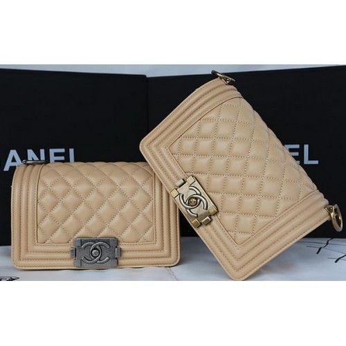 Fiú Chanel mini füles táska eredeti báránybőrből A67085 barackszínű