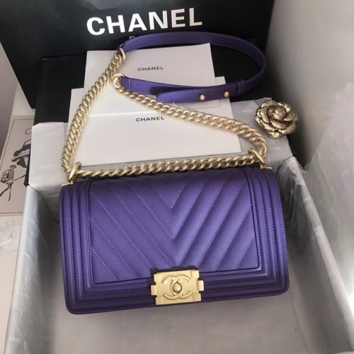 Fiú Chanel kézitáska V67086 lila
