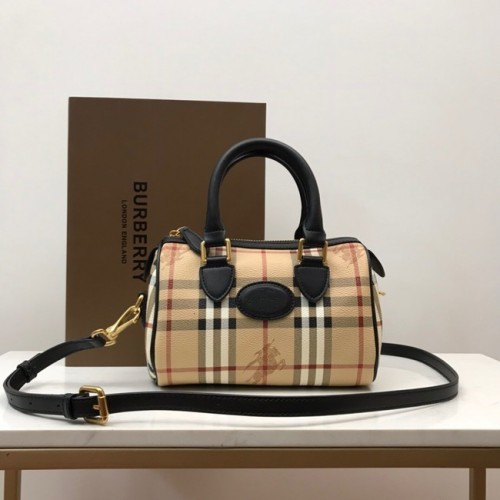BurBerry bőr válltáska 82012 fekete