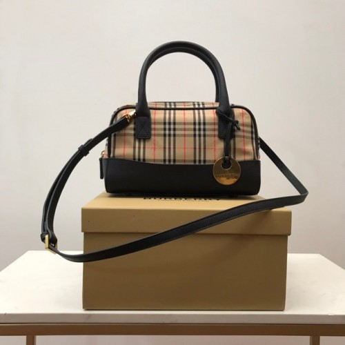 BurBerry bőr válltáska 90111 fekete