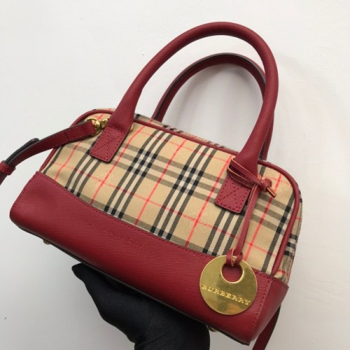 BurBerry bőr válltáska 90111 piros