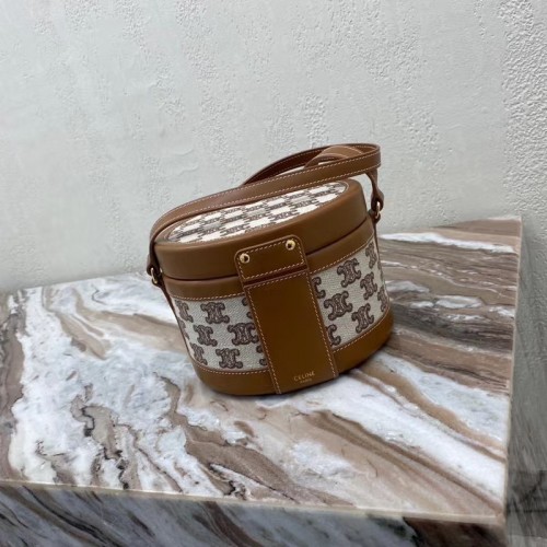 CELINE KÖZEPES MÉRETŰ TÁSKA TEXTILBŐL TRIOMFE HÍMZÉSSEL 195192 barna és piros