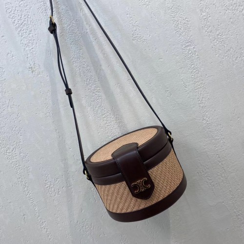 CELINE KÖZEPES MÉRETŰ TÁSKA TRIOMPHEVÁSZON 195192 BARNA