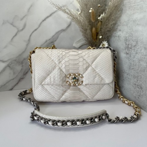 CHANEL 19 Flap Bag Eredeti Kígyóbőr Flap Bag AS1160 Krémszínű