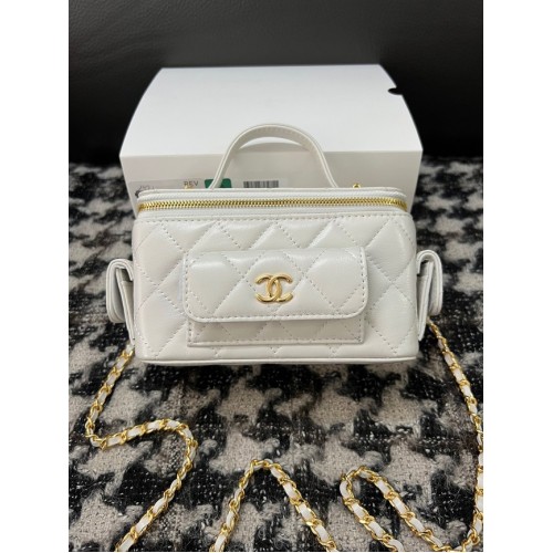 CHANEL FÜRDŐTÁBLA LÁNCKAL 68112 fehér