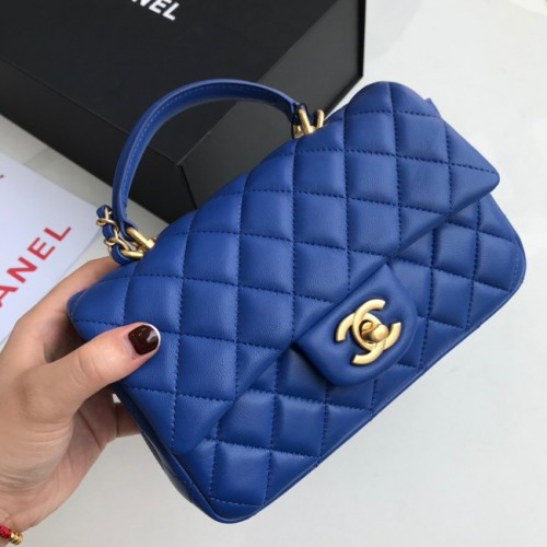 CHANEL mini fedeles táska felső fogantyúval AS2431 kék