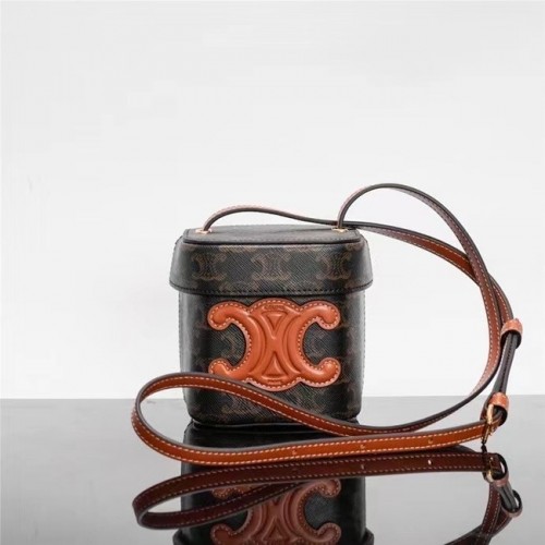 Celine MINI TINI KLASSZIKUS TINI TÁSKA TRIOMPHEVÁSZON ÉS BORJÚBŐRBŐL 199263 fekete