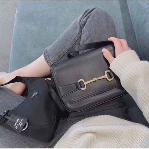 Celine KIS KLASSZIKUS TÁSKA BORJÚBŐR CL91373 fekete