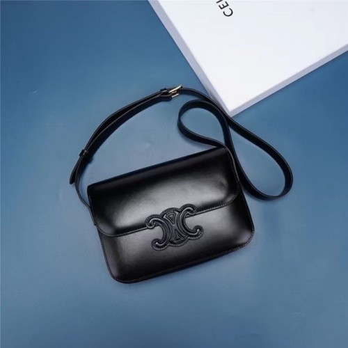 Celine TINIKNAD KLASSZIKUS BAG IN DOBOZBAN BORJÚBŐR 199223 FEKETE