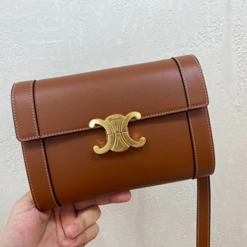 Celine TEEN TRIOMPHE TÁSKA FÉNYES BORJÚBŐRBŐRBŐL 195263 barna