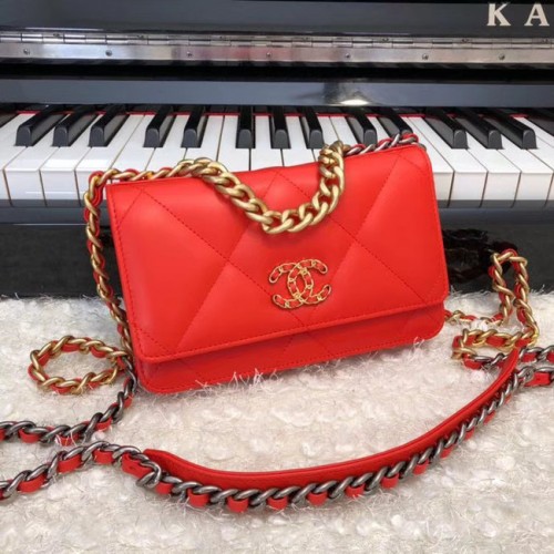 Chanel 19 klasszikus báránybőr láncos pénztárca AP0957 narancssárga vörösarany tónusú fémből