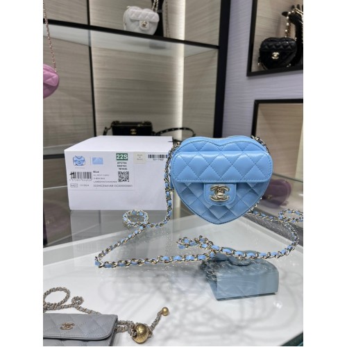 Chanel 2022S Love Heart mini báránybőr keresztpántos láncos táska AO2784 kék