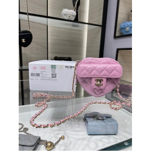 Chanel 2022S Love Heart mini báránybőr keresztpántos láncos táska AO2784 rózsaszín